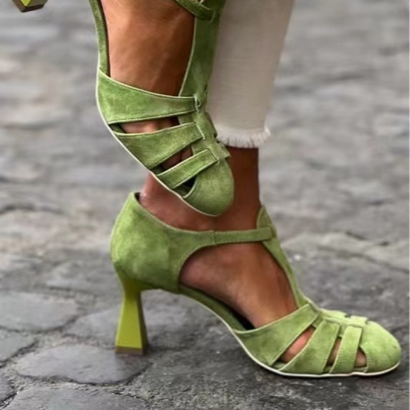 Summer Clothing Stores - صنادل نسائية خضراء من الجلد المدبوغ